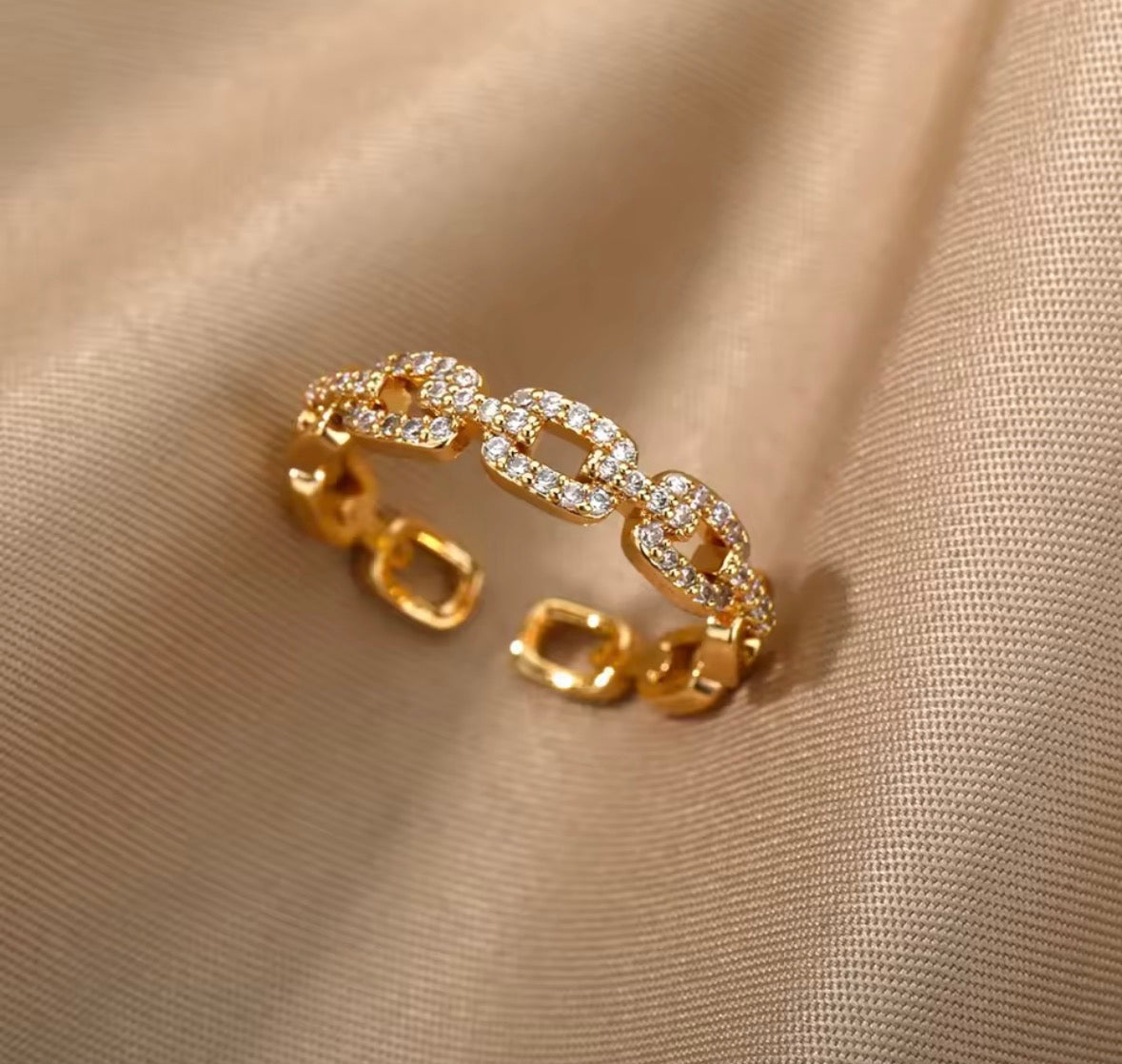 Zircon Twist Chain Ring