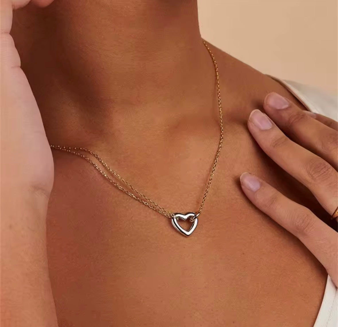 Interlocking Ring Choker Necklace