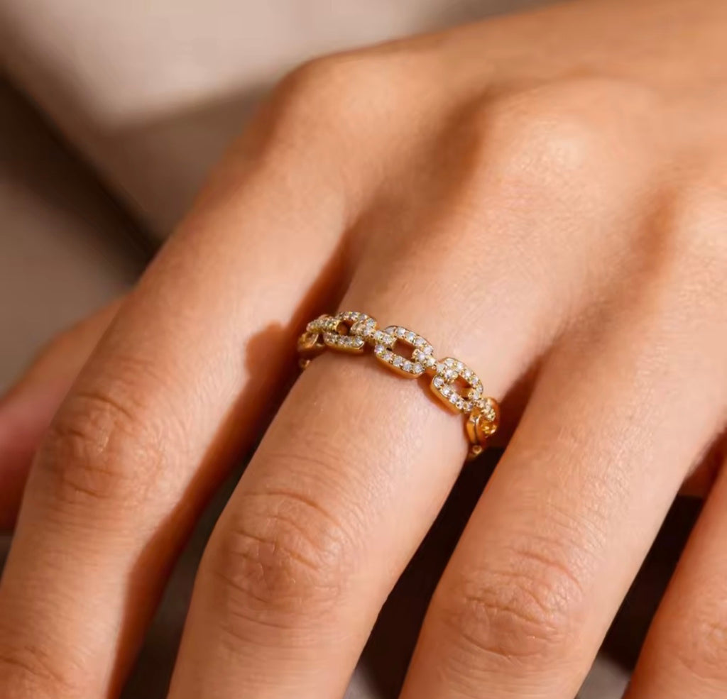 Zircon Twist Chain Ring