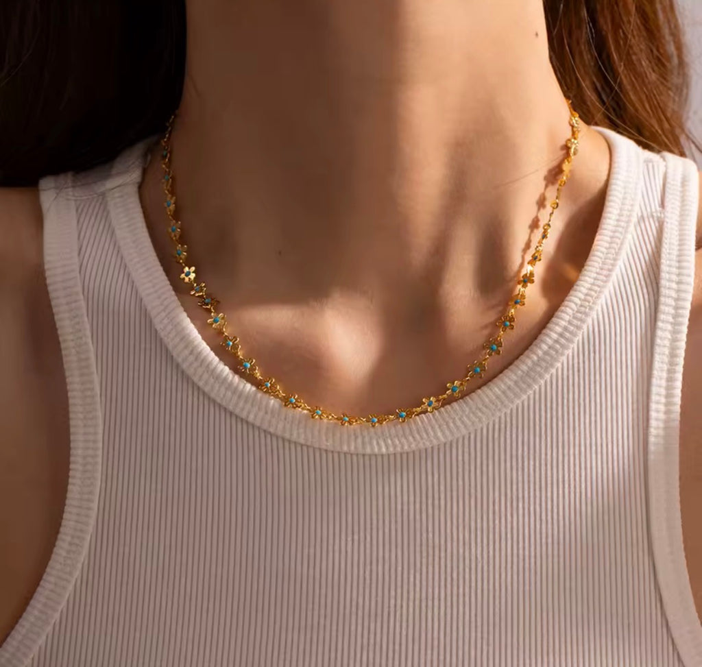 Close-Up of The Sienna Artistic Drip Oil Collar Necklace