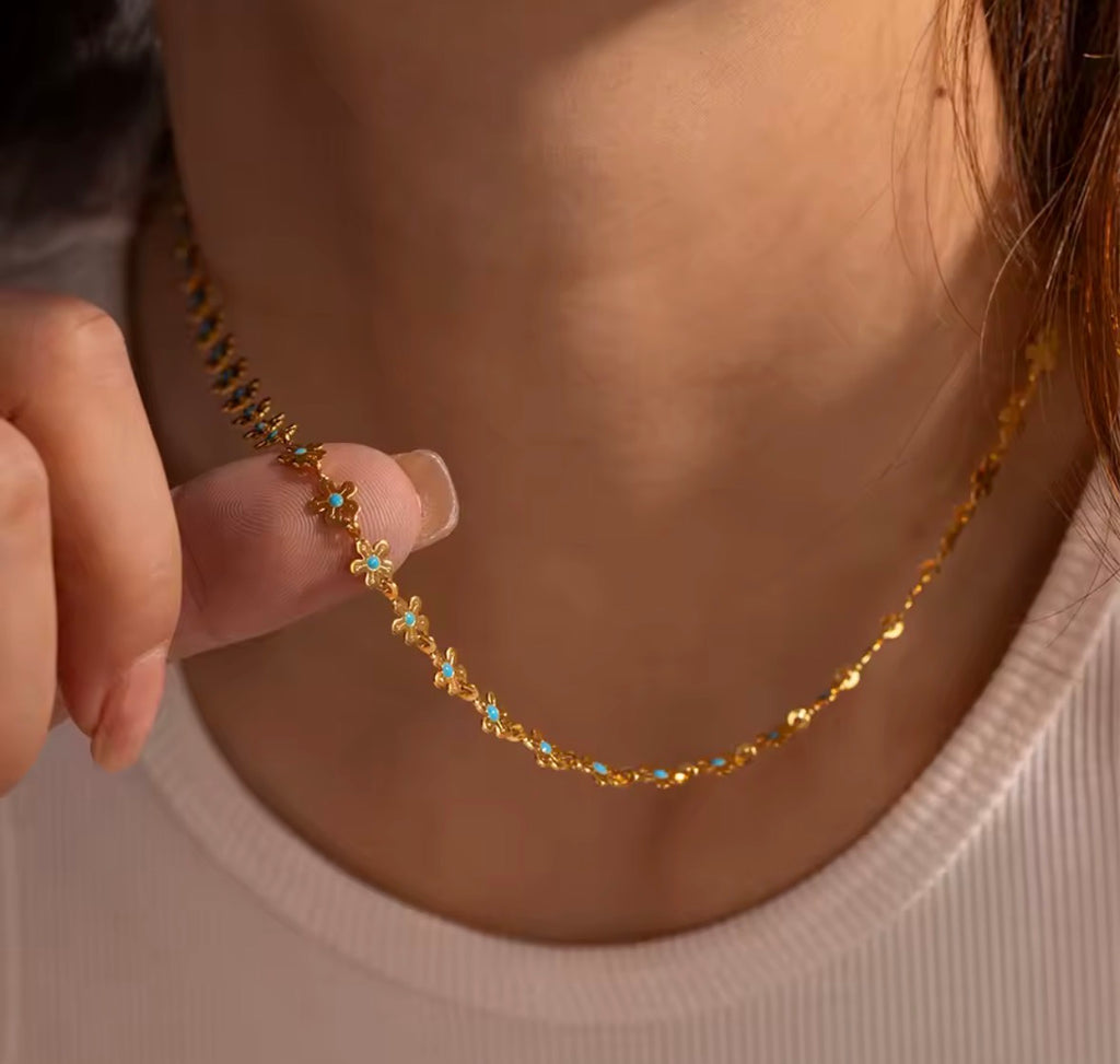 Close-Up of The Sienna Artistic Drip Oil Collar Necklace