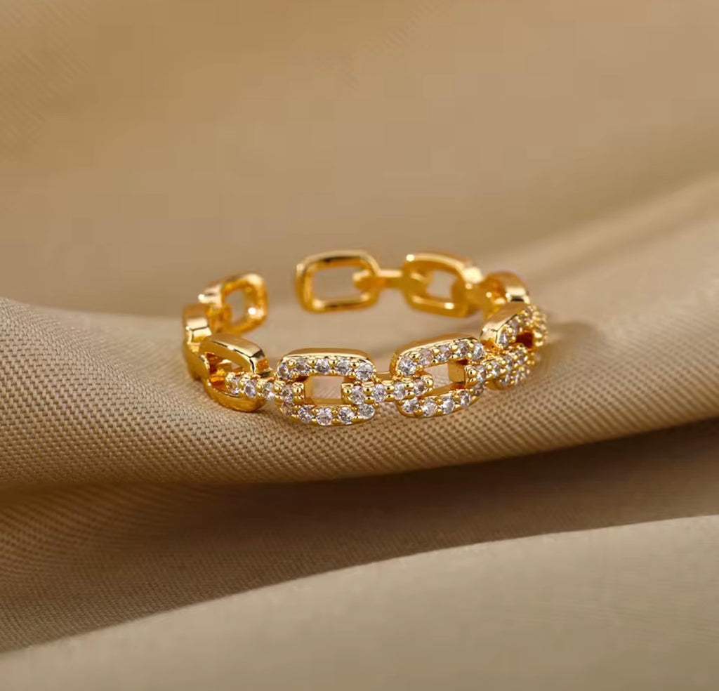Zircon Twist Chain Ring