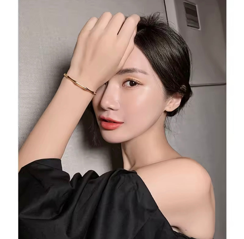 Shop The Kaori Bangle – a bamboo-inspired 316L stainless steel open bangle with 18K PVD gold plating. Waterproof, tarnish-resistant and hypoallergenic.