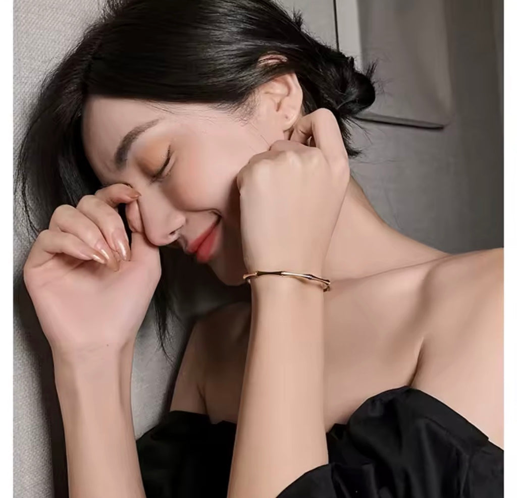 Shop The Kaori Bangle – a bamboo-inspired 316L stainless steel open bangle with 18K PVD gold plating. Waterproof, tarnish-resistant and hypoallergenic.