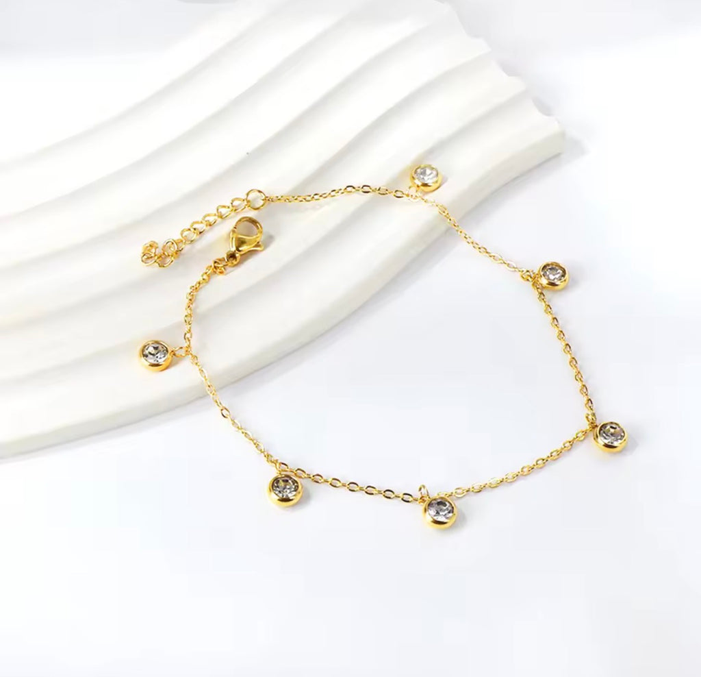 The Isla Anklet with small diamond-like stones on a white background