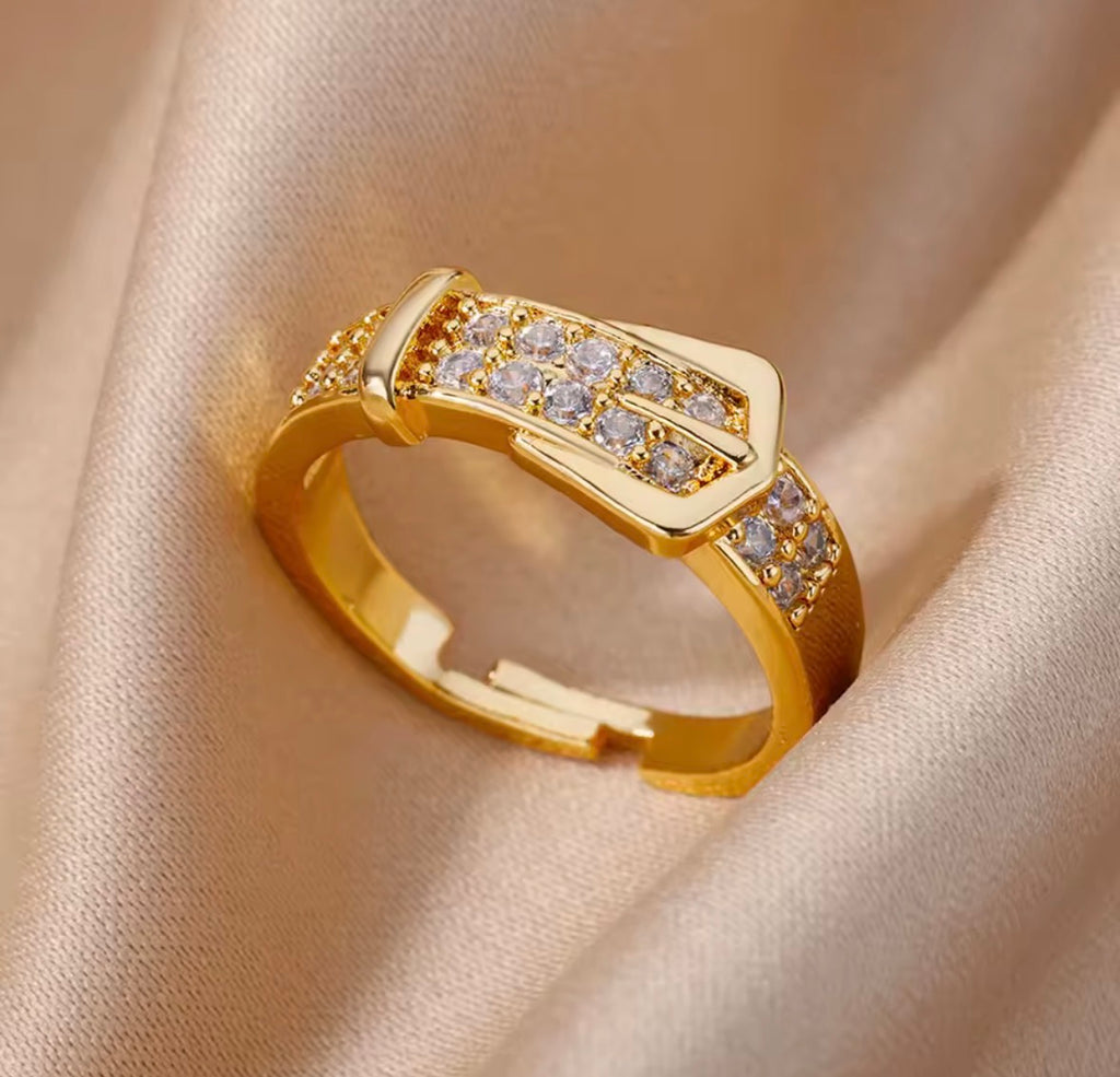 The Vincenza Ring with gemstones on a beige fabric background
