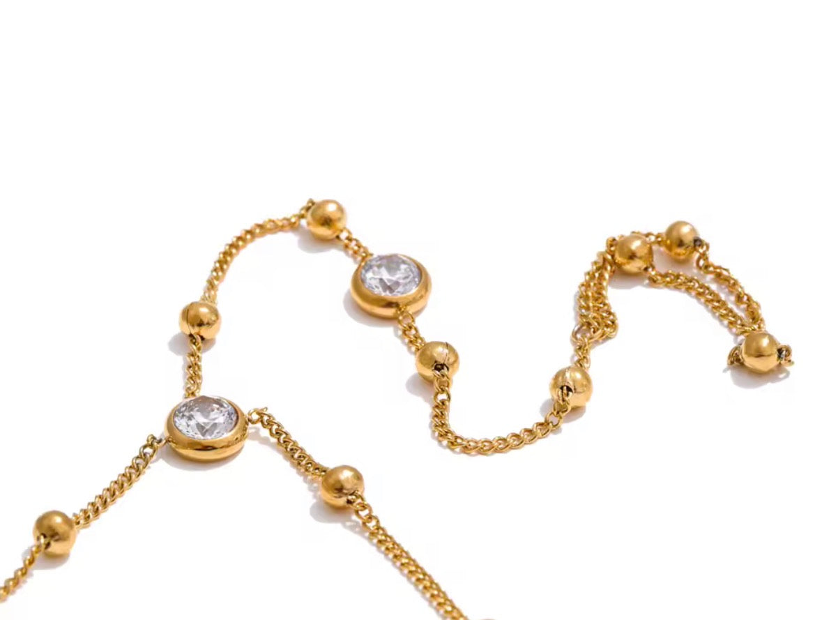 lysara-hand-chain-close-up