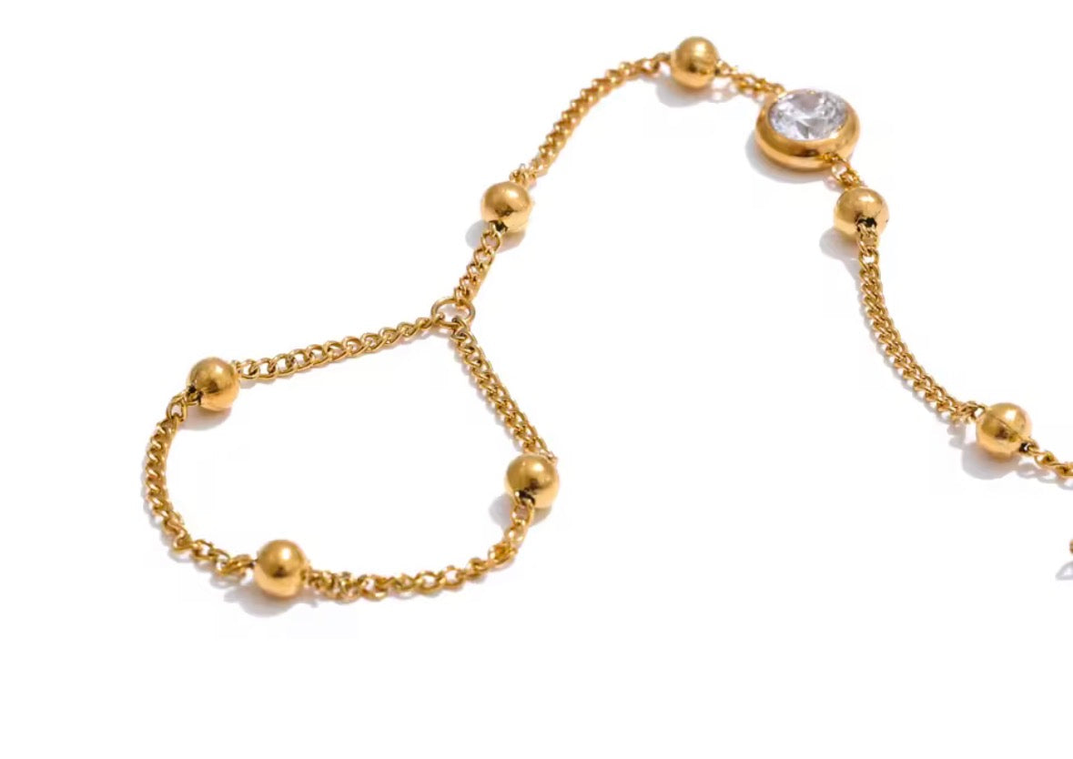 lysara-hand-chain-front-view