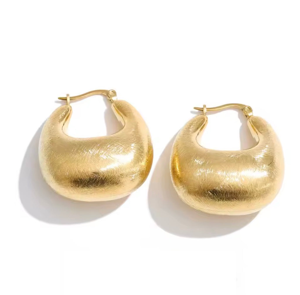 The Savara waterproof chunky gold hoop earrings in 18K PVD stainless steel